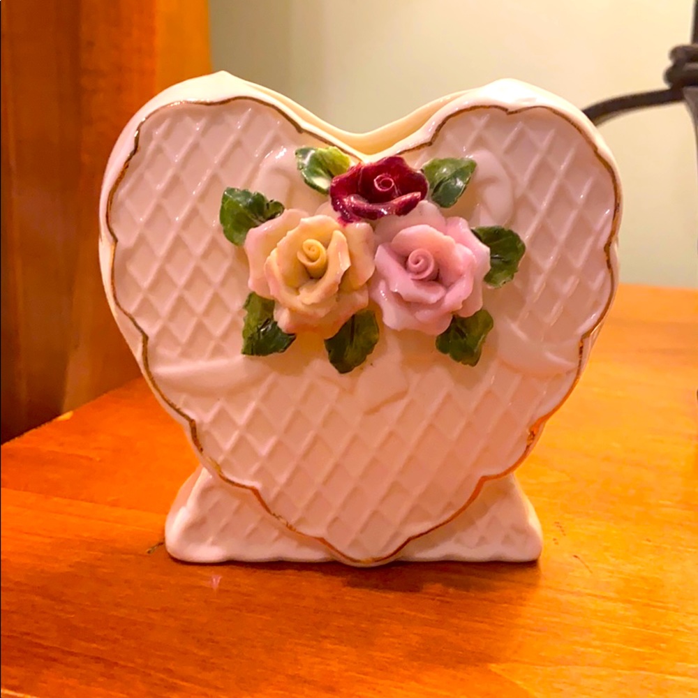 Ceramic heart vase